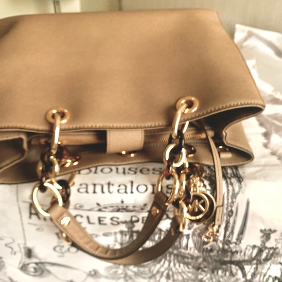 MK medium purse almost new - Picture 2 of 5